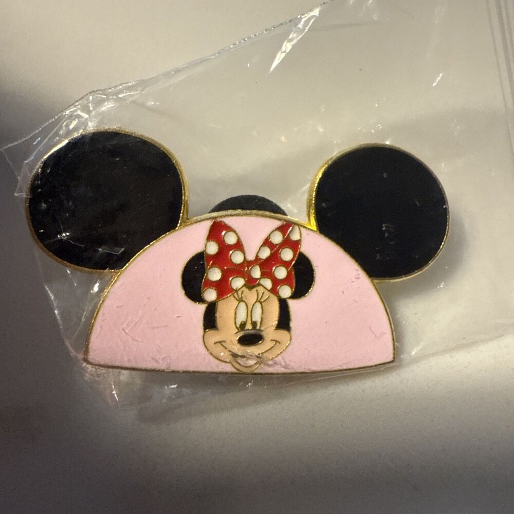 Minnie Mouse Pink Character Ear Hat- Limited Edition 1500 RARE Pin